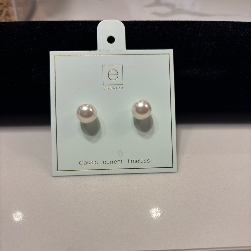 Enewton Pearl stud earring